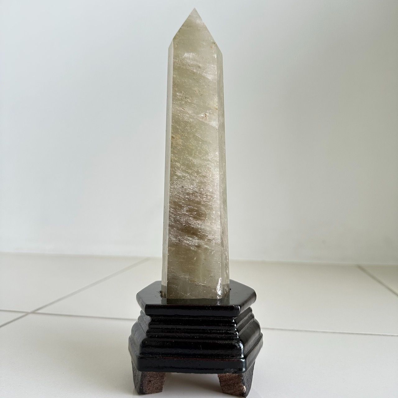 【式神】天然シトリンポイン木製台座付き[fjr2Sr]21cm　金、財、富、繁栄 式神】天然シトリンポイン木製台座付き[fjr2Sr]21cm 金、財、富、繁栄