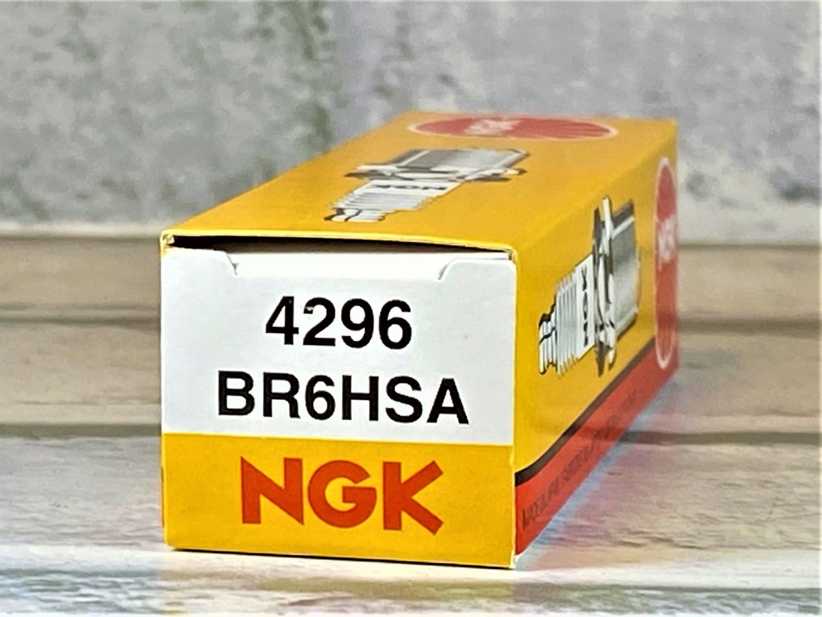 ＮＧＫ　ＢＲ６ＨＳＡ　４本セット　ホンダ　ディオチェスタ　ＡＦ３４　９５ー０２　適合　新品！