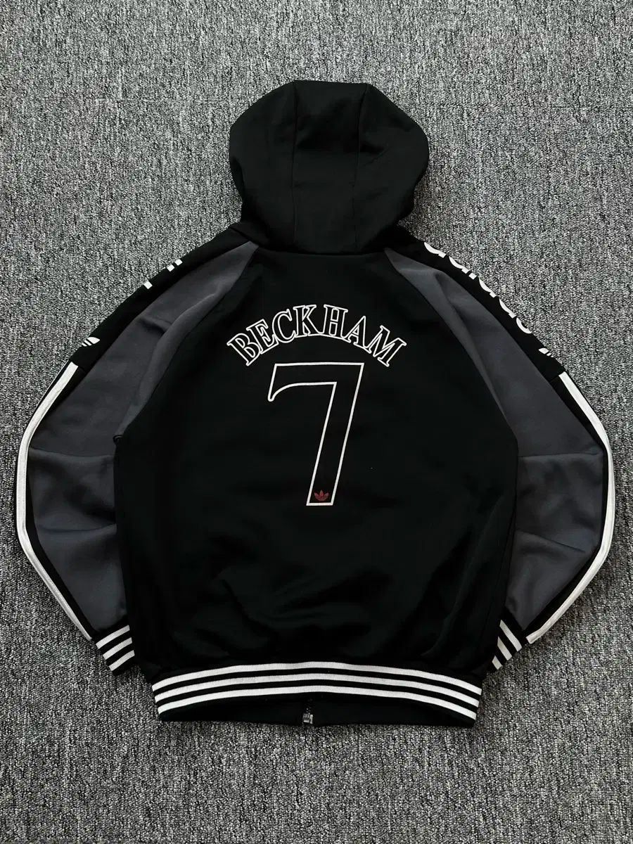 adidas アディダス