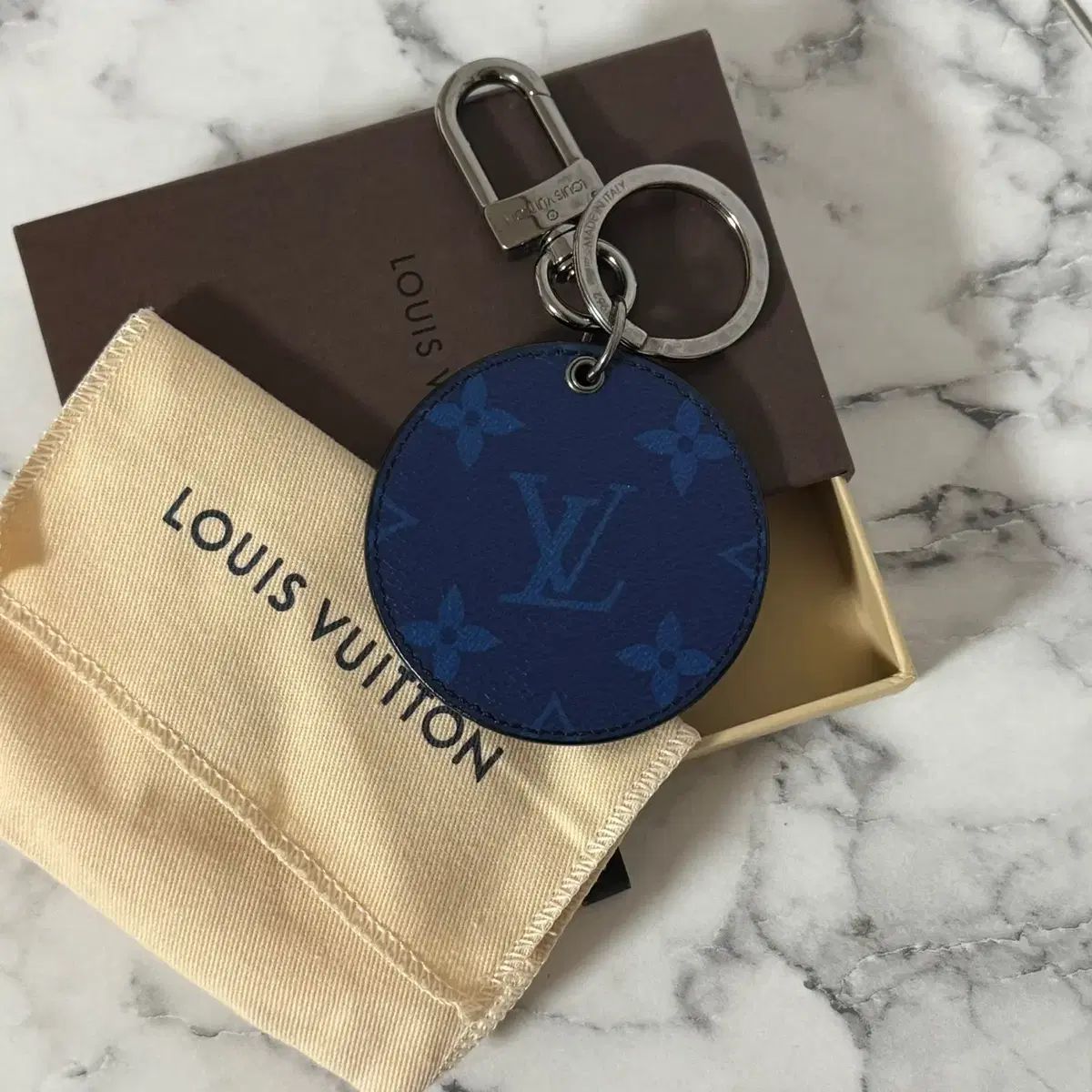 新品未使用☆Louis Vuitton ロゴチャーム キーホルダー m001 Z1(30) 未