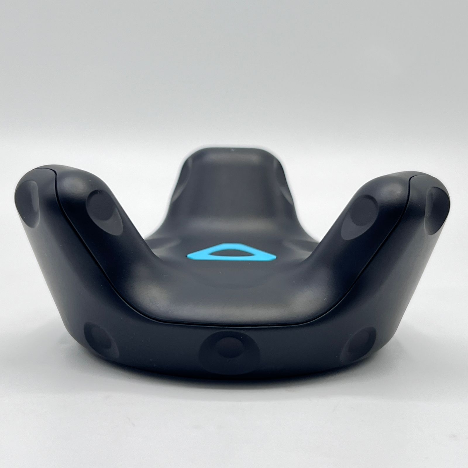 美品】HTC VIVE Tracker 2018 99HANL002-00 アクセサリー トラッカー
