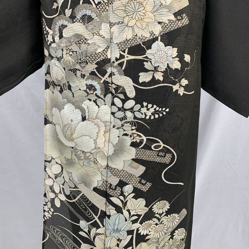 未使用品　和服　夏用　正絹(絽)和柄模様　アンティーク.留袖(五つ紋)早い者勝ち 一輝堂】リサイクル着物 黒留袖 金駒刺繍 五つ紋 花扇子・鶴・花