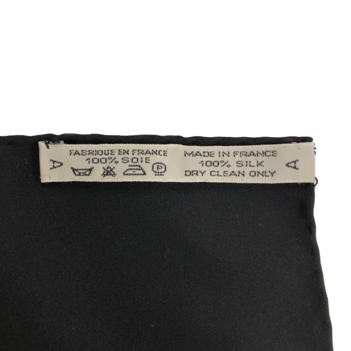 未使用 HERMÈS エルメス スカーフ カレ90 KOSMIMA 宇宙 黒 HERMES エルメス カレ90 KOSMIMA 宇宙 スカーフ シルク 箱付