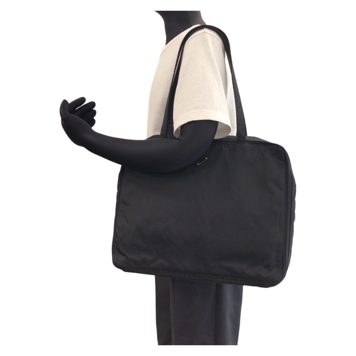 美品 PRADA プラダ テスート 三角ロゴプレート ブラック 黒 シルバー  