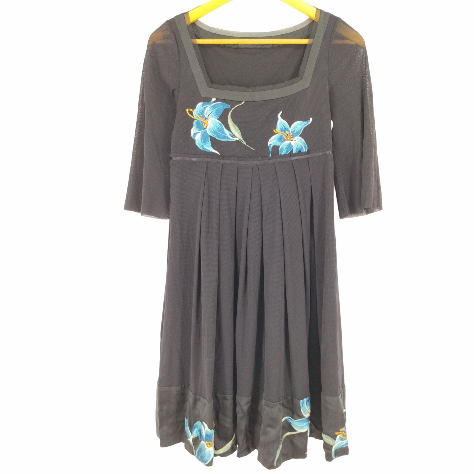 美品 VIVIENNE TAM ストレッチワンピース ヴィヴィアンタム VIVIENNE TAM 花刺繍ストレッチワンピース