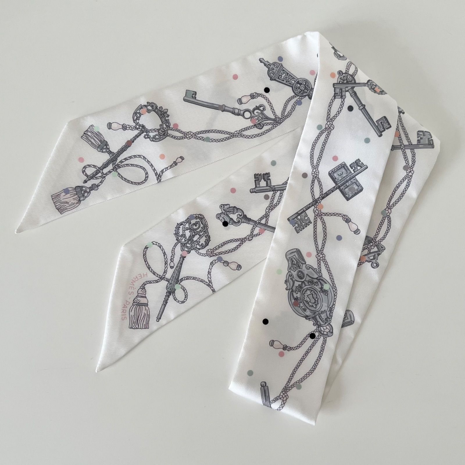エルメス　ツイリー　HERMES レクレアポア　鍵　ホワイト HERMES エルメス ツイリー ホワイト 鍵柄 レ・クレ・ア・ポア
