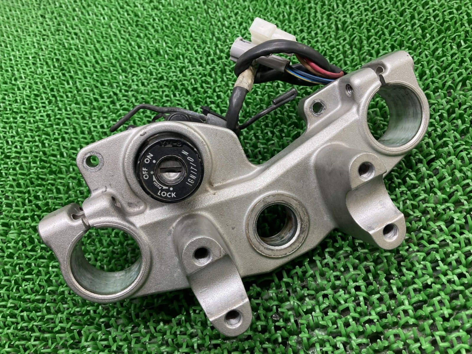 希少】民謡三味線 中棹 花梨 正寸 3分割 購入 丸打胴 皮やぶれなし 本皮