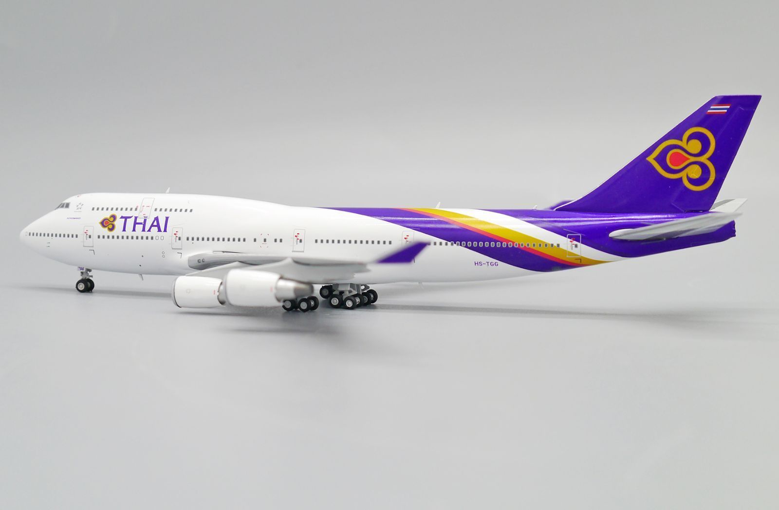 LH4215