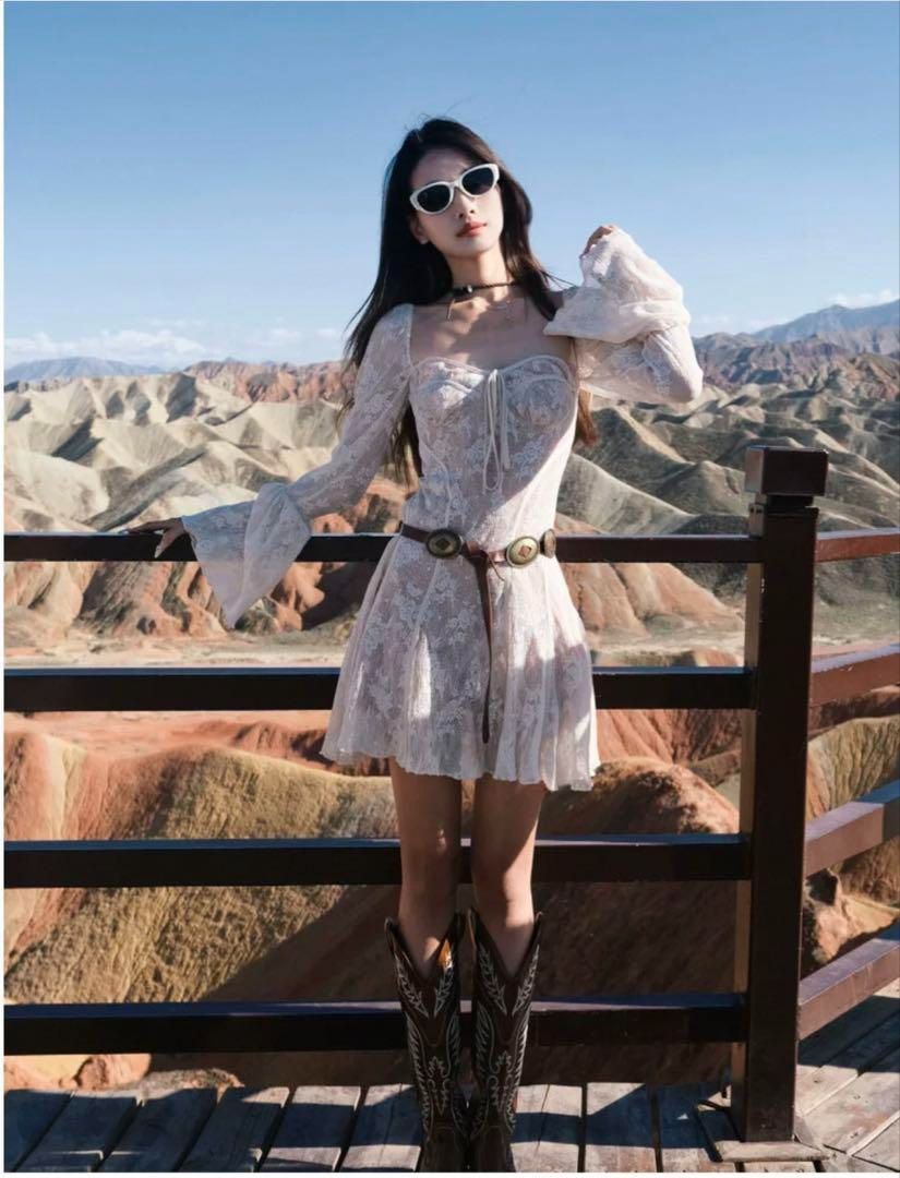 フレンチスクエアネックレースミニワンピ 春の清楚可愛デートに最適