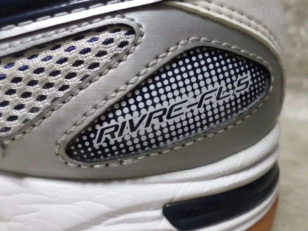 275 アシックス ロー テリーブレ 体大受験 バドミントンシューズ 靴