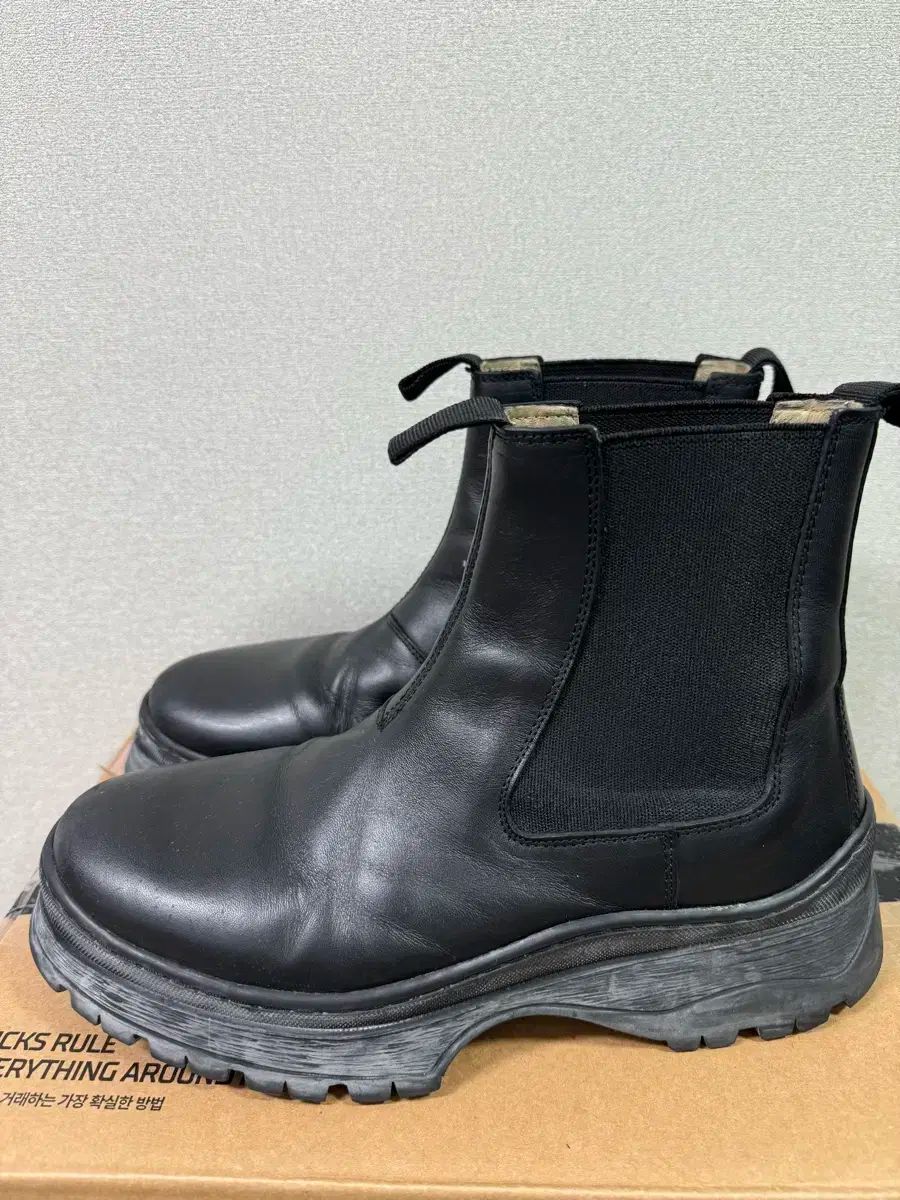 【雷市場（ポンジャン）商品韓国直送】 ARKET（アーケット) チャンキー ブーツを売っています