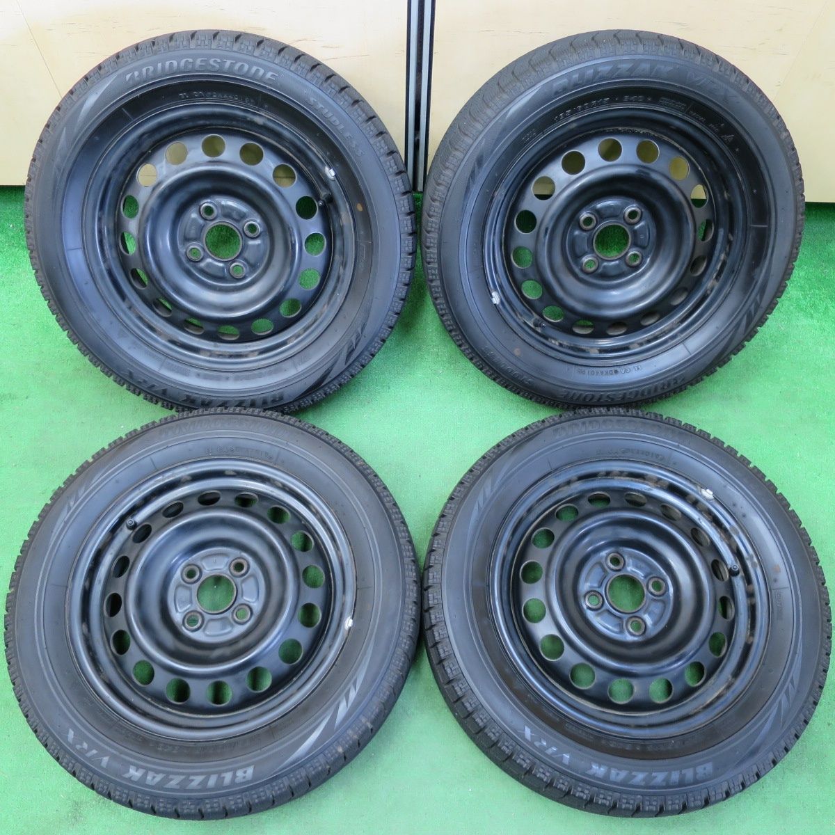 送料無料* バリ溝！9.5分以上☆スタッドレス 185/60R15 ブリヂストン 