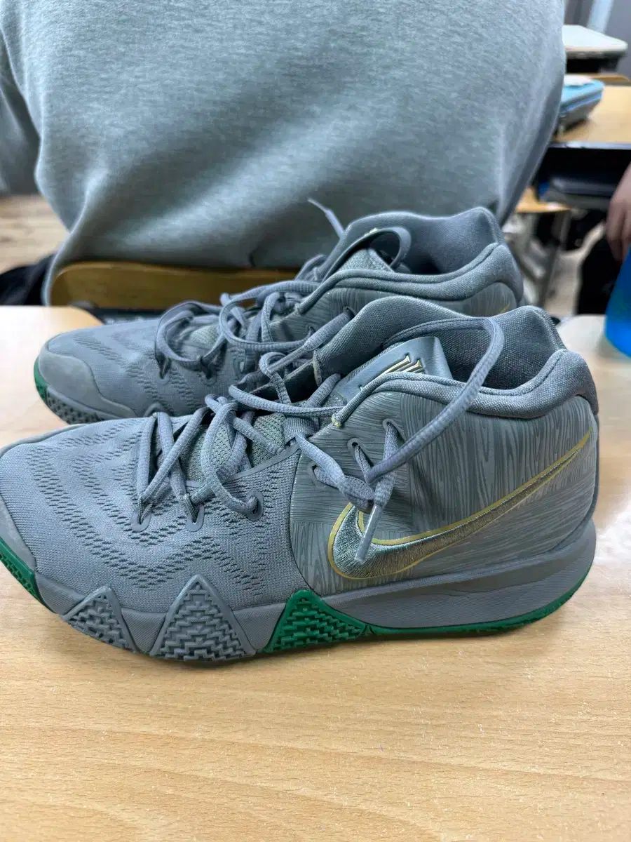 NIKE(ナイキ) カイリー 4 シティー ガーディアン