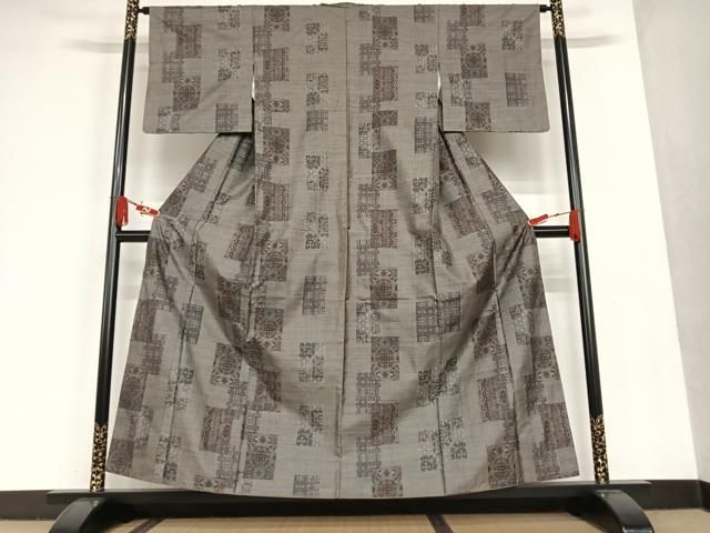 平和屋着物○本場大島紬 9マルキ 色紙重ね花文 正絹 逸品 AAAT0622zg  