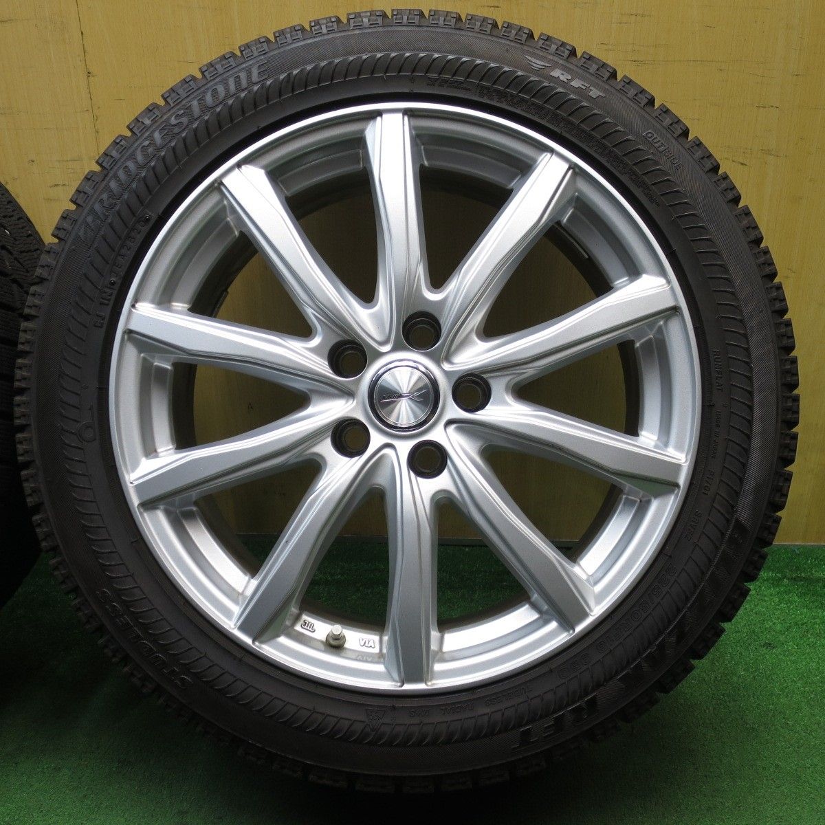 バリ溝！9分スタッドレス 225/50R18 ブリヂストン ブリザック RFT