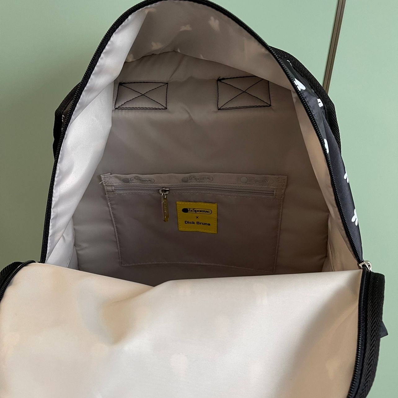 LeSportsac レスポートサック大容量リュック 、 ミッフィー