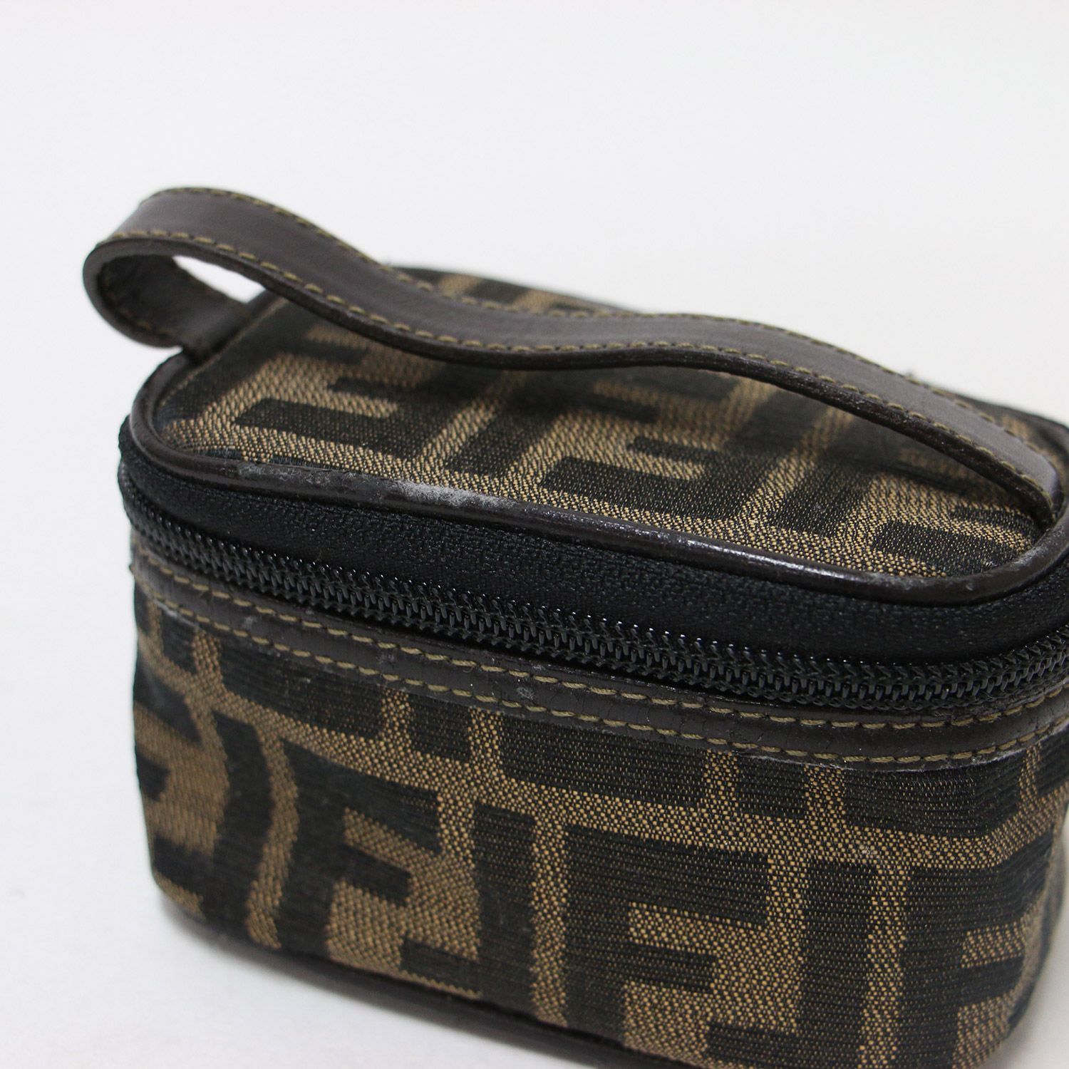 正規品 FENDI フェンディ ズッカ ロゴ ポーチ ミニポーチ ヴィンテージ FENDI フェンディ ミニポーチ ズッカ柄 ブラウン/ブラック