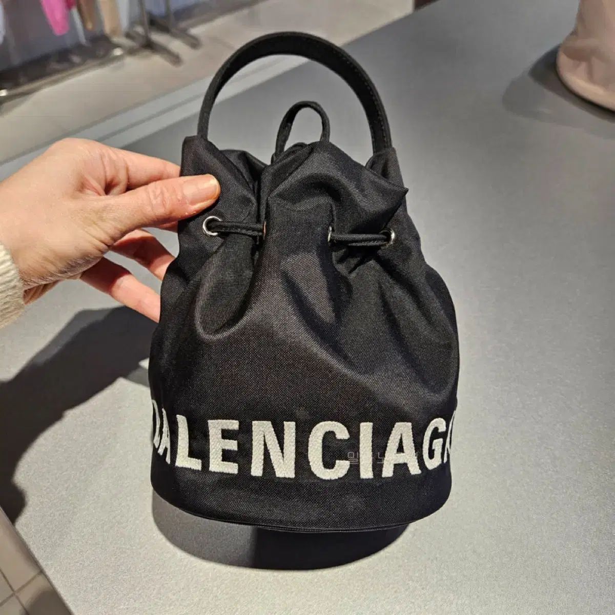値下げバレンシアガ BALENCIAGA バケットバッグ BALENCIAGA バケットバッグ ブラック 【公式通販】