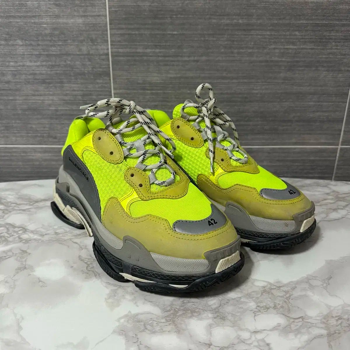 42 サイズ BALENCIAGA(バレンシアガ) トリプル S 蛍光