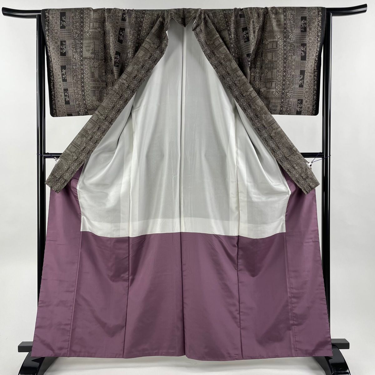 大島紬 身丈165.5cm 裄丈66.5cm M 袷 純泥染 証紙あり 建物 人物 茶色 正絹 美品 名品 中古 大島紬 身丈165.5cm 裄丈66.5cm M 袷 純泥染 証紙あり 花