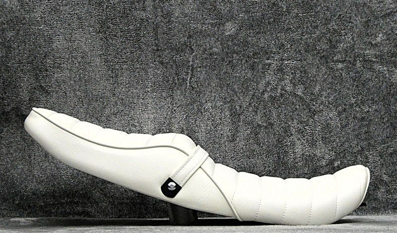 ゼファーΧ 白皮 タックロールシート ホワイト あんこ抜き ゼファー400χリベット ZR400G 96-09 G1 G2 G3 G4 G5 G6 G7 G8 BRIGHTFACE_UK