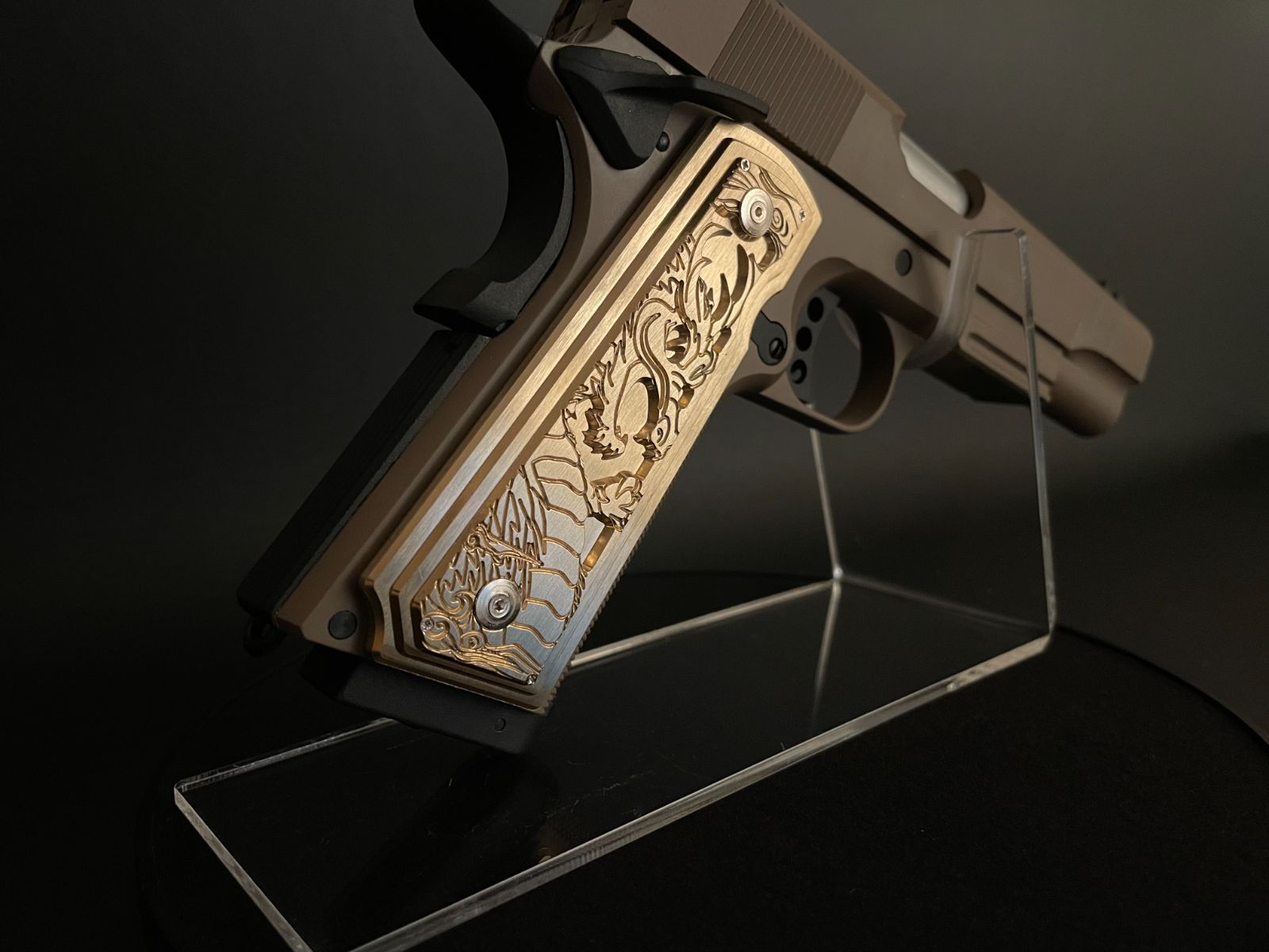 龍虎銃把1911 真鍮製グリップ ガバメント 左右2個１set 日本製 - メルカリ