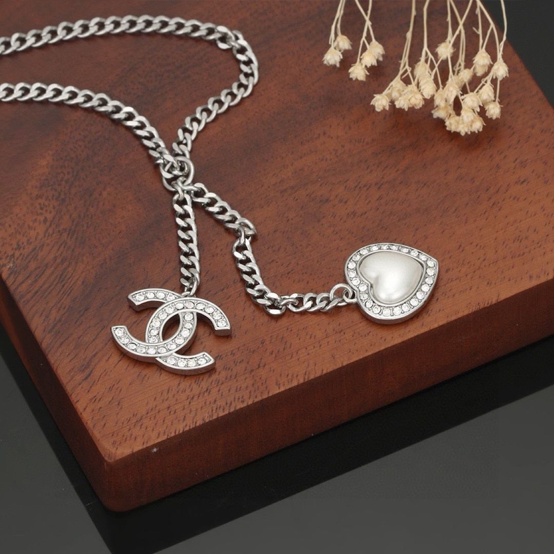 新品未使用】シャネルchanelのパールハートのネックレスです - メルカリ 