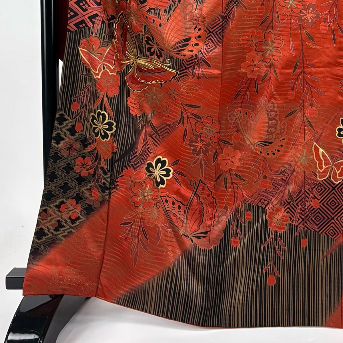 振袖 身丈166cm 裄丈67cm M 袷 蝶 桜 金糸 金彩 茜色 正絹 秀品