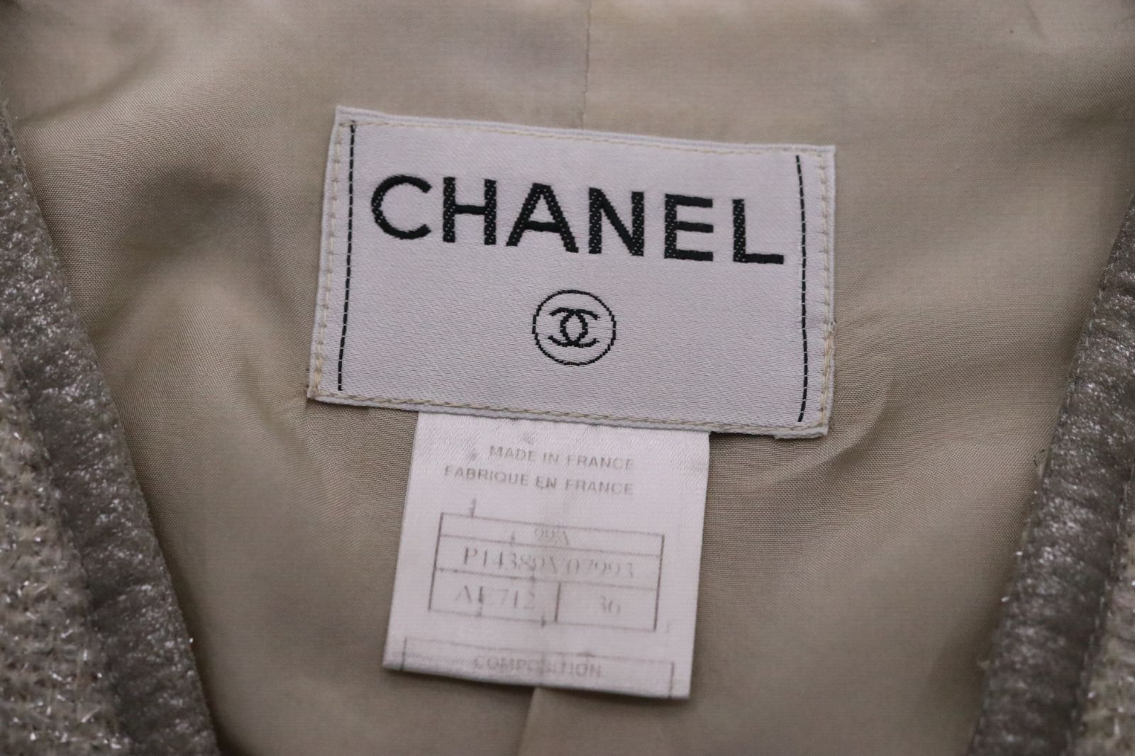 CHANEL 2001年製 ツイードココマークボタンセットアップ アイボリー｜VINTAGE QOO TOKYO｜ヴィンテージ クー トーキョー