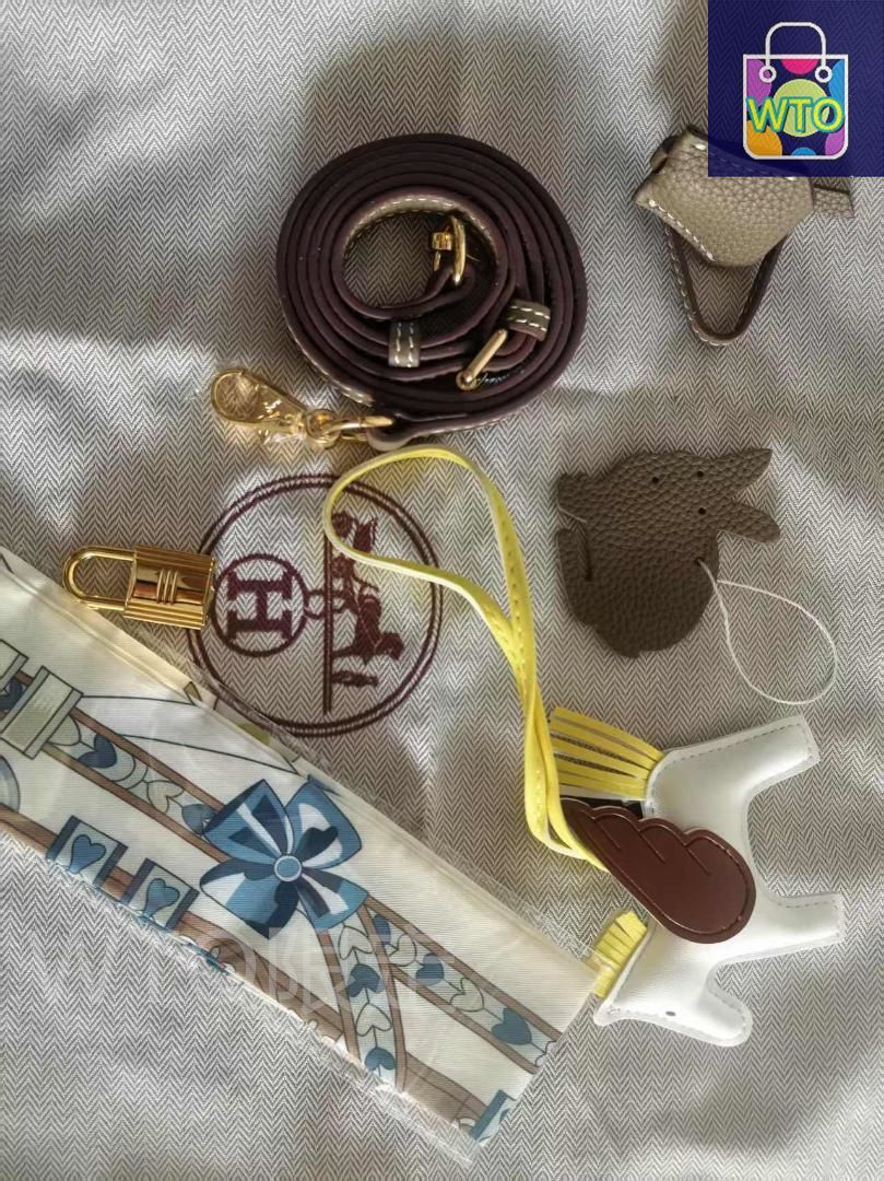 HERMES エレファントグレーのハンドバッグ