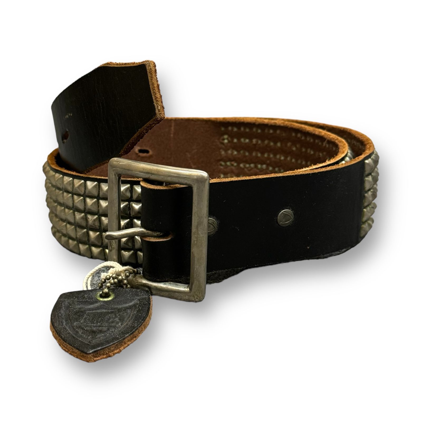 HTC 5連ピラミッドスタッズ レザーベルト34インチ HTC エイチティー