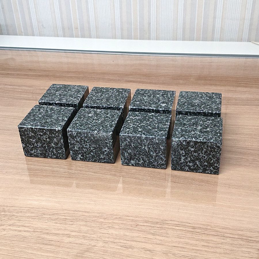 IN BED 展覧会 ポスター 豊田市美術館