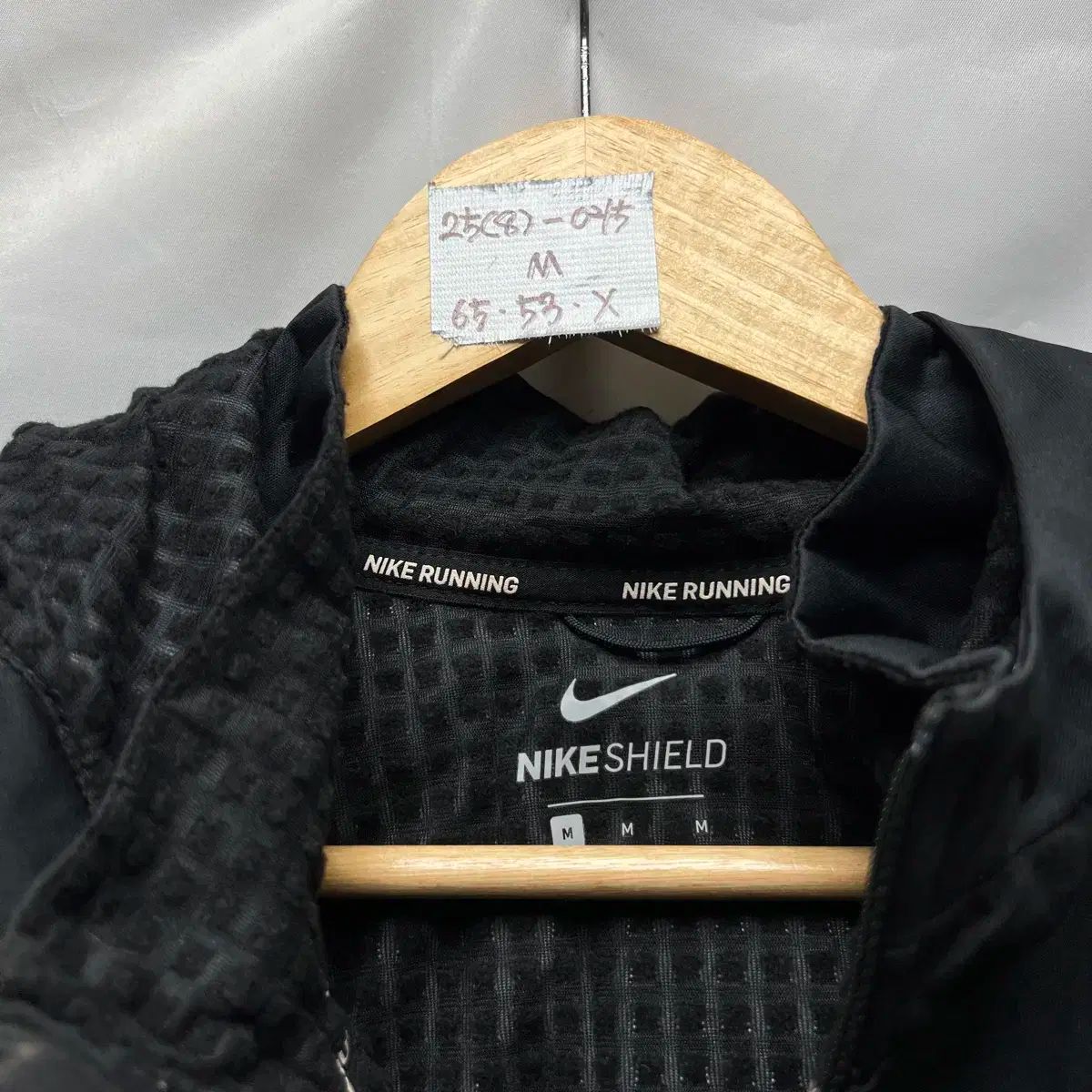 未使用　NIKE SHIELD MAX ジャケット　ジップアップパーカー 純正品/ M Nike(ナイキ） マックス シールド スウッシュ 黒