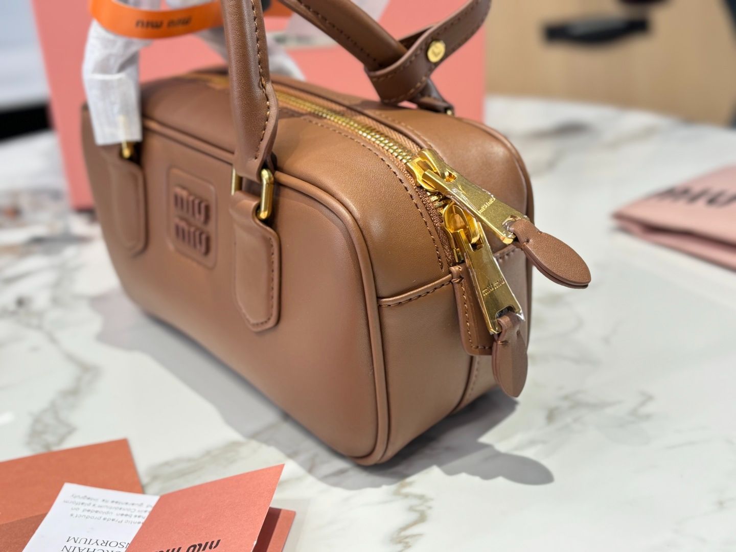 今日特価】miumiu ボウリングバッグ / オフィスバッグ（19cm
