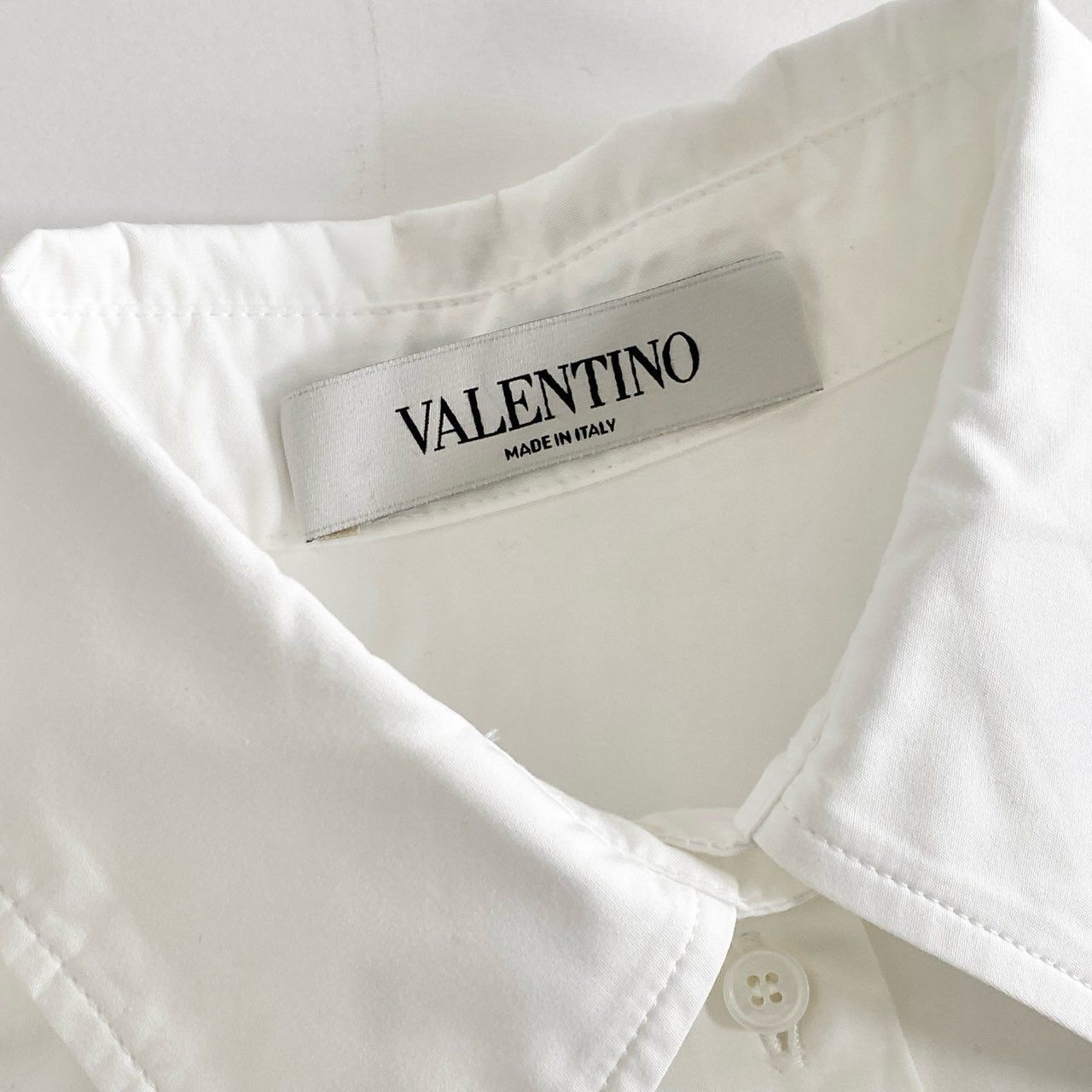VALENTINO - 44i6 イタリア製 VALENTINO ヴァレンティノ V SHIRT Vロゴ 長袖シャツ ブラウス VB3AB1Z05DN  サイズ40 ホワイト コットン レディース 44i6 イタリア製 VALENTINO ヴァレンティノ V SHIRT Vロゴ 長袖
