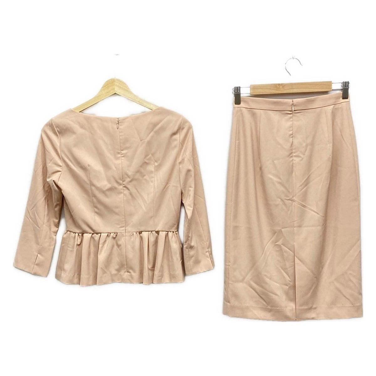 ピンクベージュ