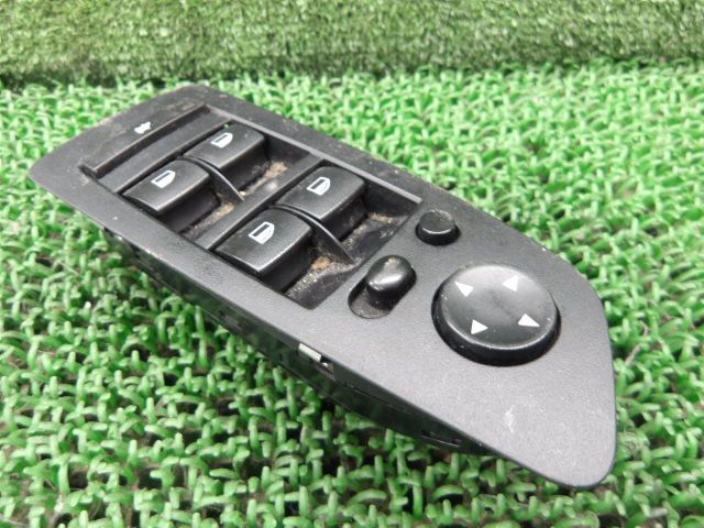 4FQ9563 ALQ4 BMW 1シリーズ GH-UF18 E87 2006年 前期 運転席パワーウィンドウスイッチ 6970231-02