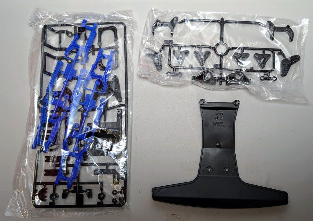 【新品　美品】1/10　タミヤ　セイントドラゴン　塗装済　ボティ タミヤ 1/10電動RC4WDレーシングバギー 塗装&カット加工済み