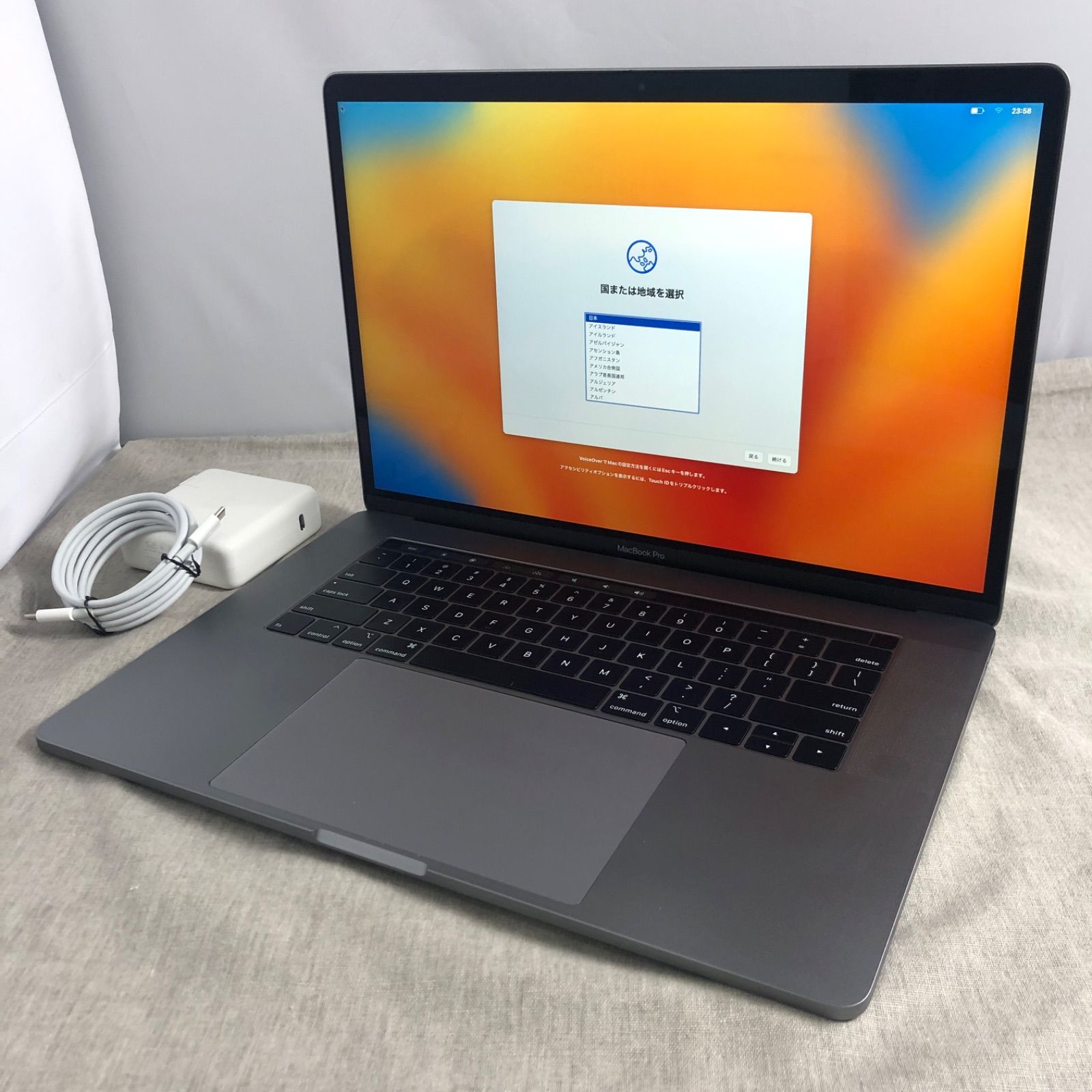 MacBook pro 2018 15インチ訳アリ