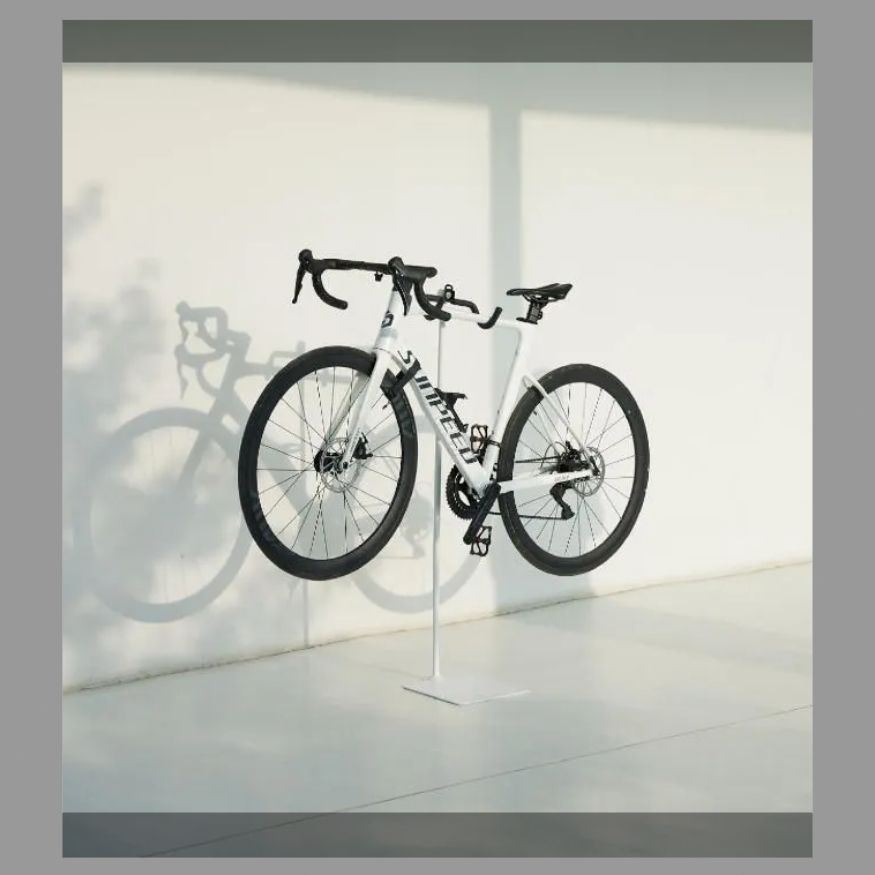 折りたたみ自転車用の駐車台は簡単で取り付けやすく しっかりしています