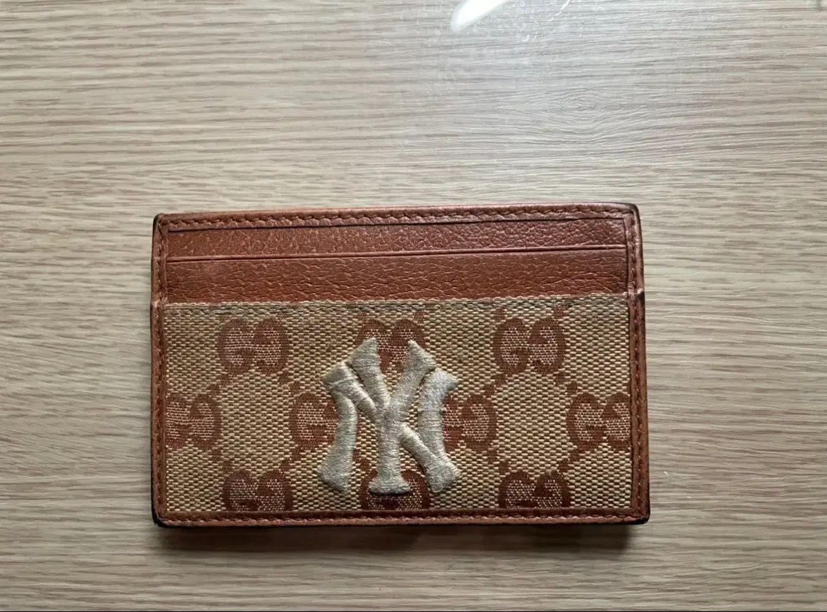 GUCCI グッチ ニューヨーク ヤンキース コラボ カードウォレット