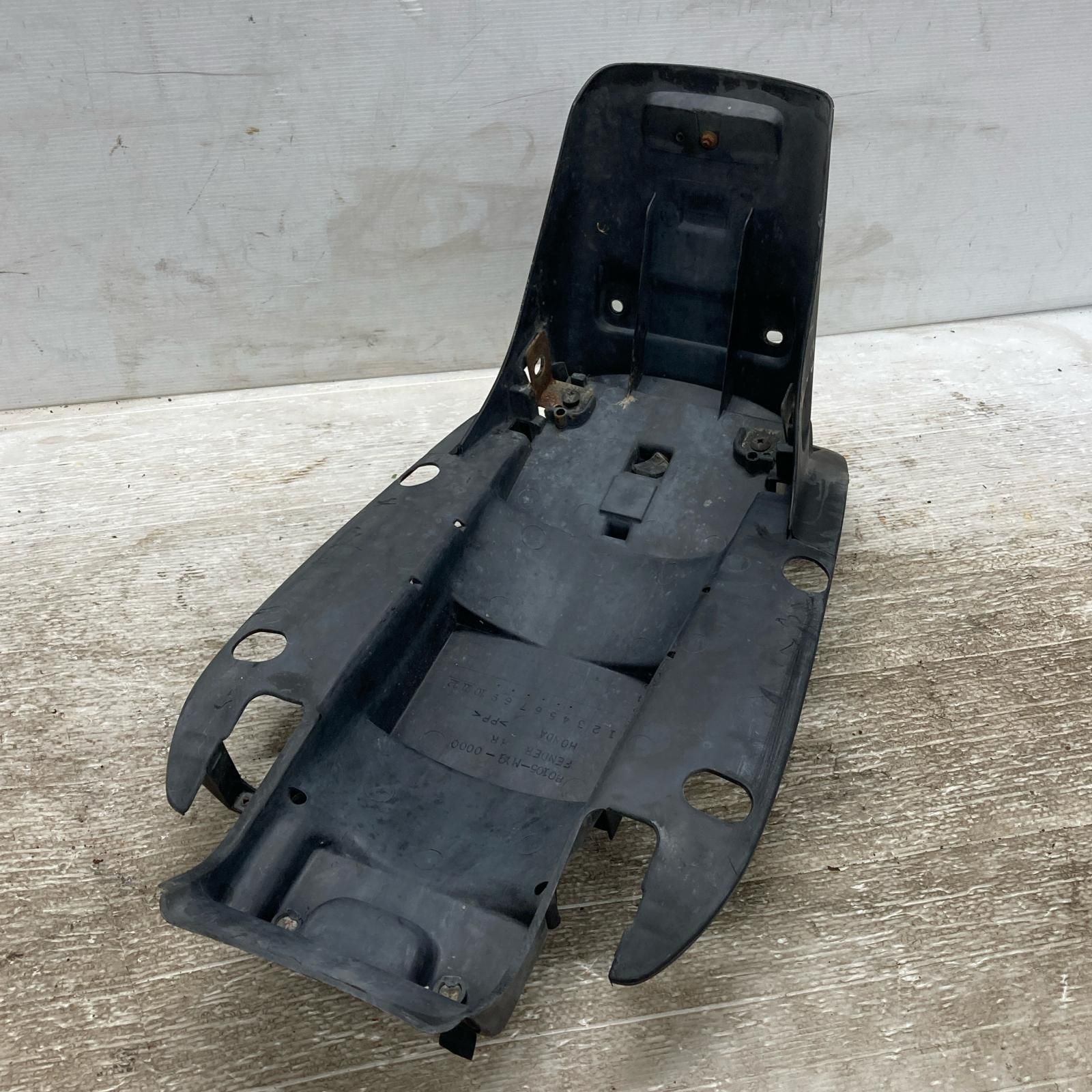 NC31 純正リアフェンダー　CB400SF cb400sf リアフェンダー」の人気商品一覧 | 安い商品を通販