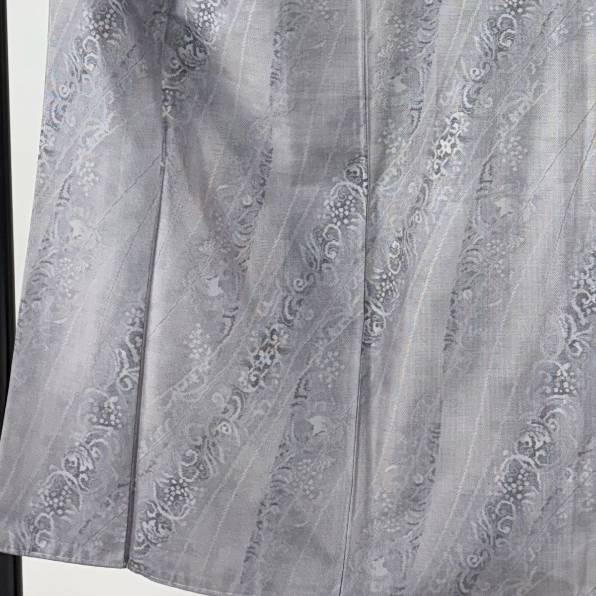 紬 身丈151cm 裄丈62.5cm S 袷 やまと 花唐草 実 灰紫 正絹 秀品