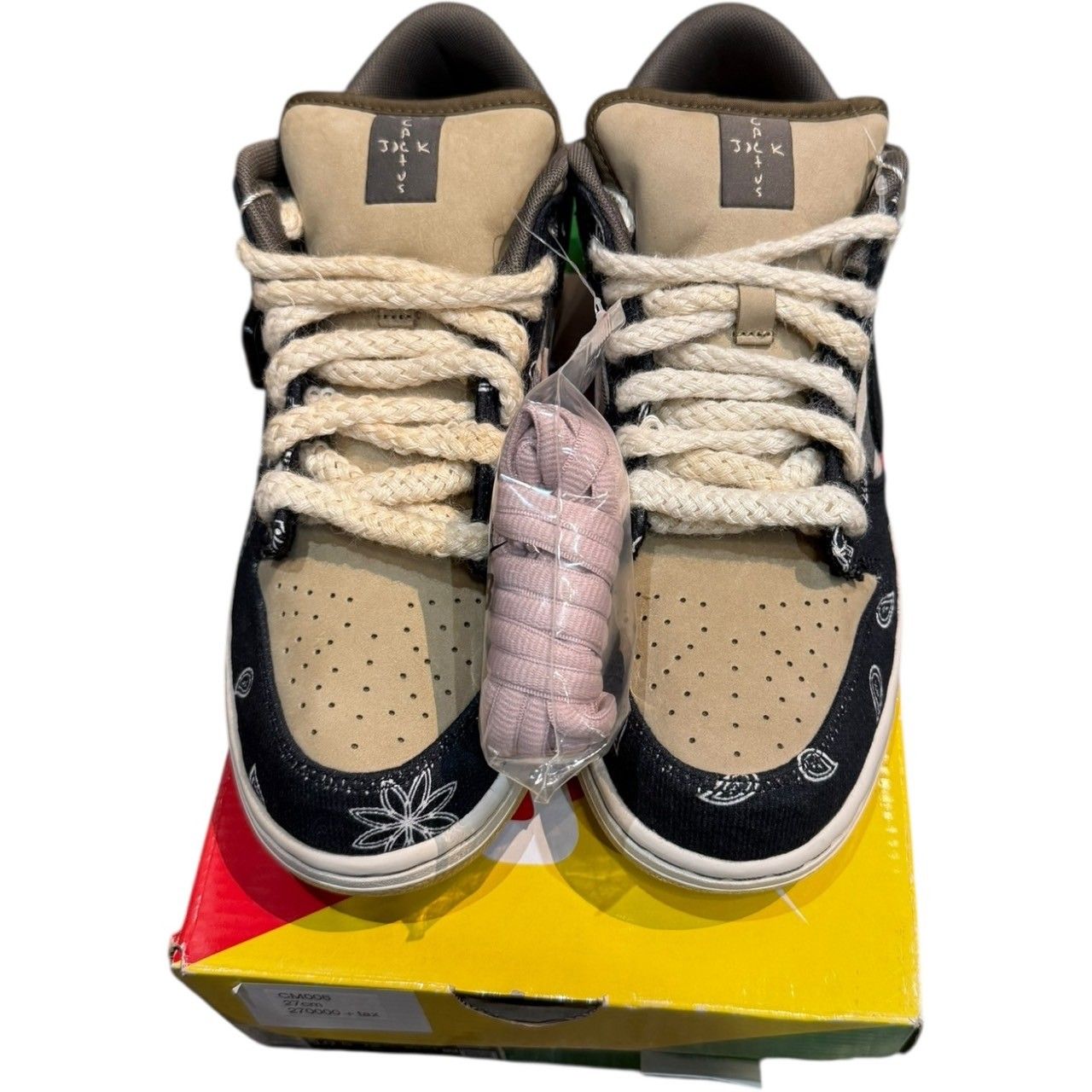 Travis Scott × Nike SB Dunk Low 