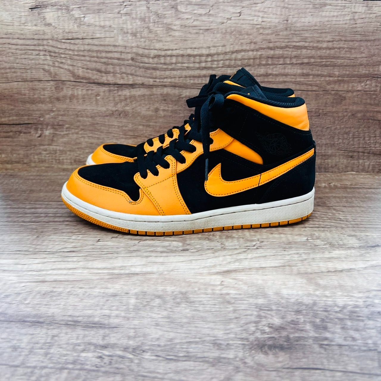 NIKE AIRJordanエアジョーダンナイキ1 MIDブラックオレンジ 26 楽天市場】ナイキ エア ジョーダン 1 ミッド NIKE AIR JORDAN 1
