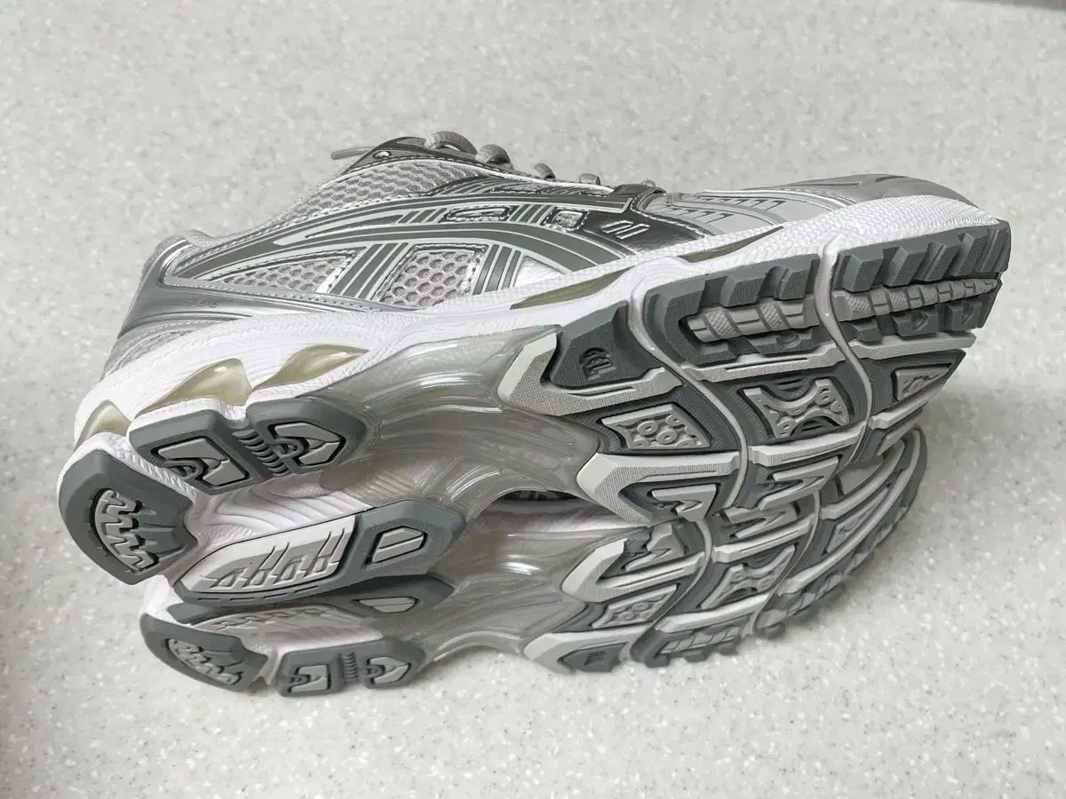  未着用 Asics アシックス ゲル カヤノ 14 クラウド グレー 250 スニーカー 靴