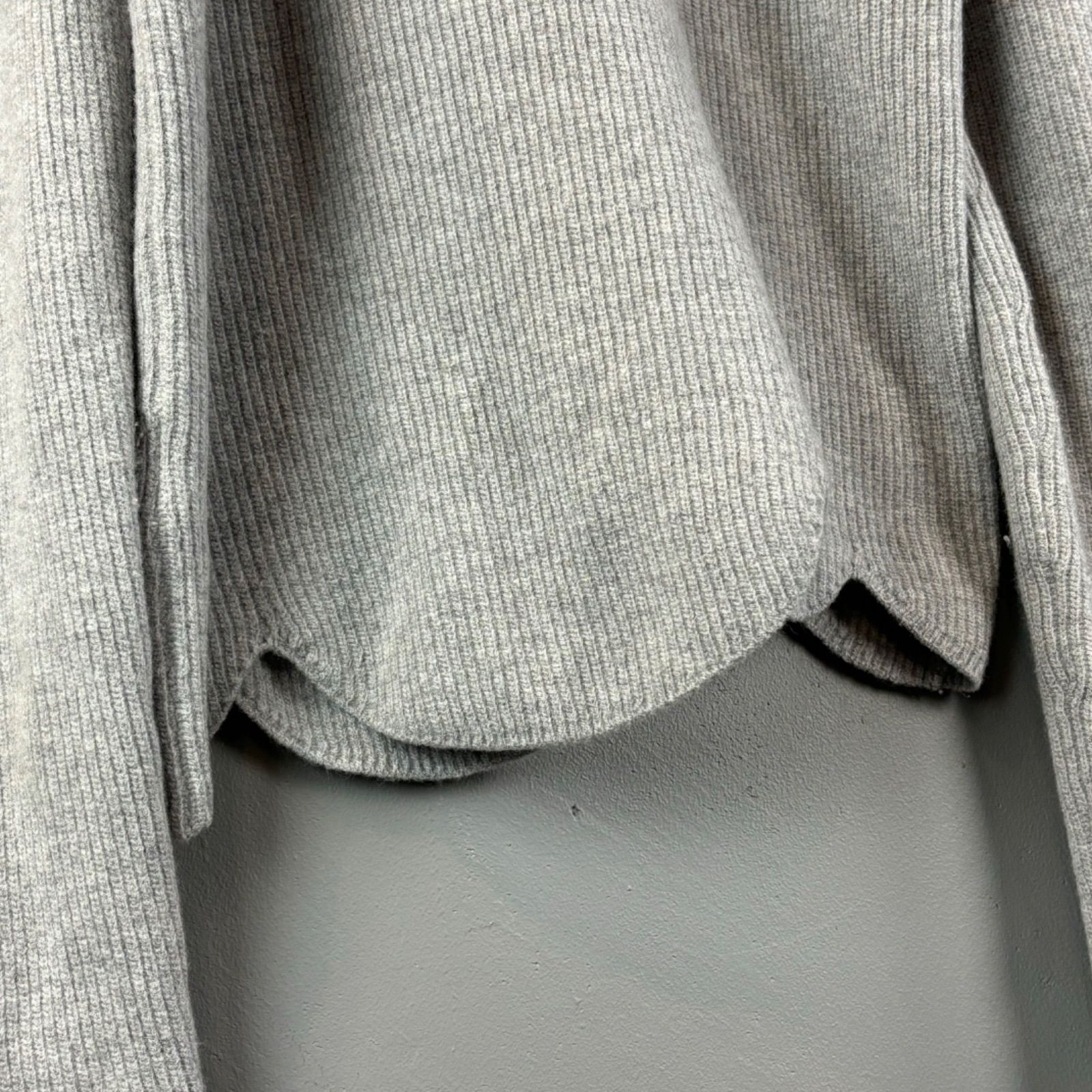 イタリア製 MARNI Turtle Neck Knit Asymmetry Short Length