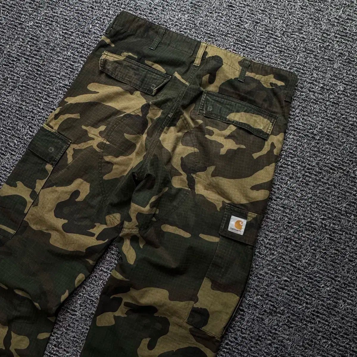 Carhartt WIP カーハート WIP レギュラーカーゴパンツ 迷彩 Carhartt(カーハート) wip 迷彩 カーゴパンツ