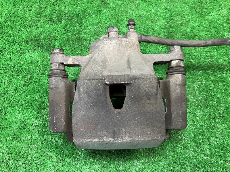 アクア DAA-NHP10 左Fキャリパー     47750-52280  9151