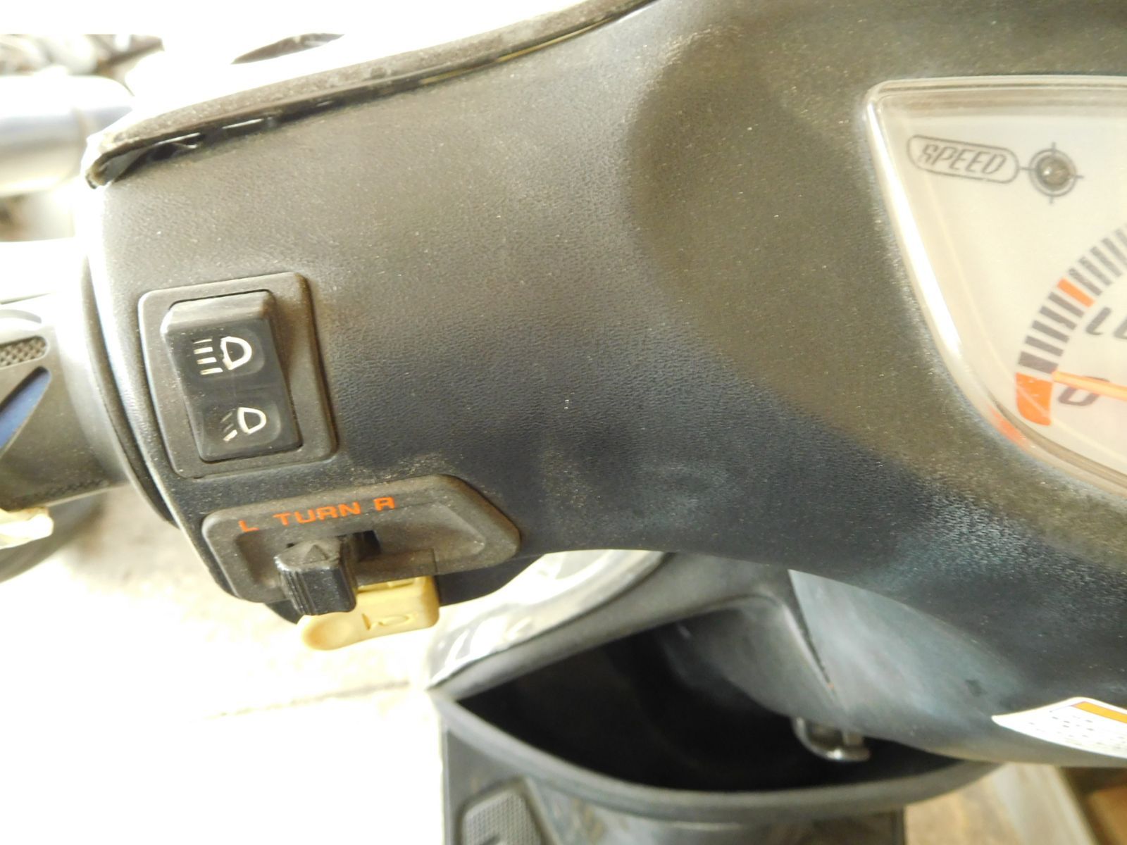 AF34 AF35 ライブディオ ライブディオZX 純正ホーンスイッチ (ホーン